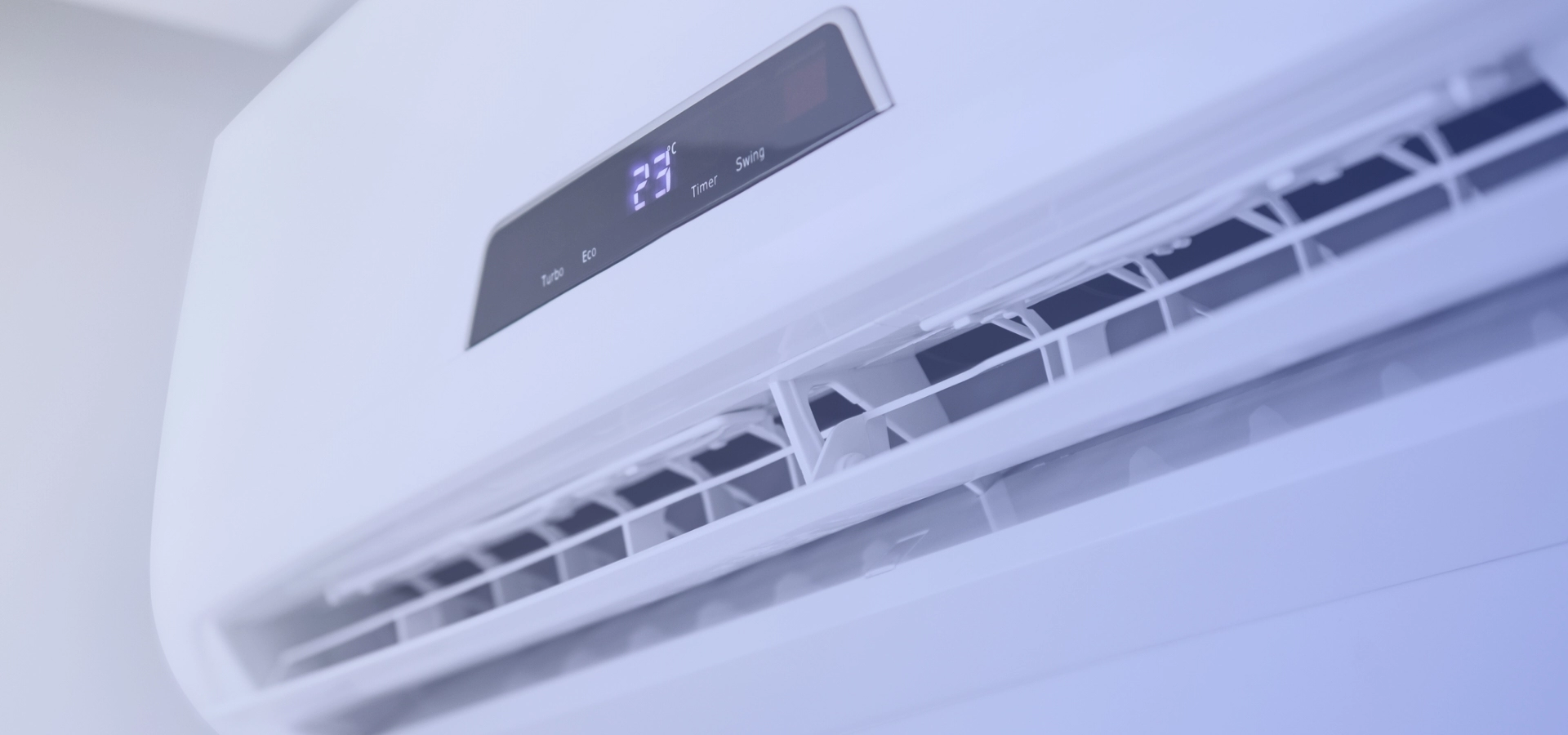 Klimatyzator z ekranem przedstawiającym temperaturę